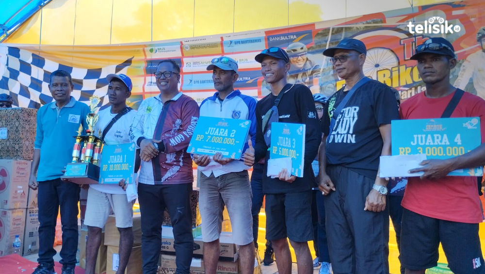 Perahu Yamaha Pulau Bongko Juarai Lomba Balapan Perahu dalam Perayaan HUT Muna Barat