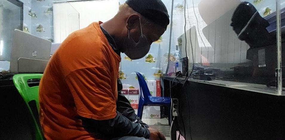 Pria Setengah Abad Tega Cabuli Anak Tiri