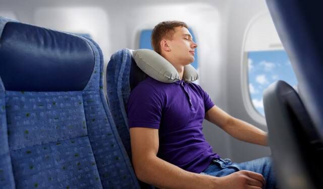 Sebaiknya Jangan Tidur Saat Pesawat Take Off dan Landing, Ini Alasannya