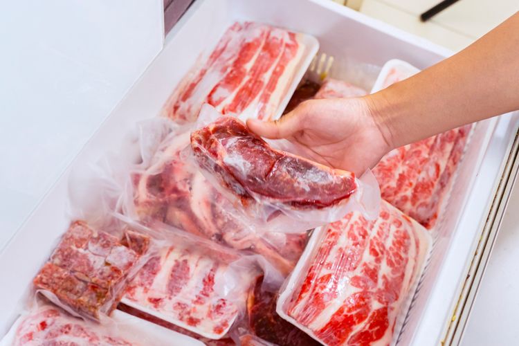 Simak 7 Hal Penting Sebelum Menyimpan Daging di Freezer