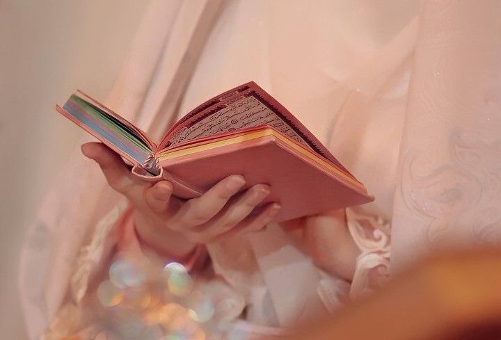 Temukan Kedamaian dalam Islam, Membawa Gadis Ini Jadi Mualaf