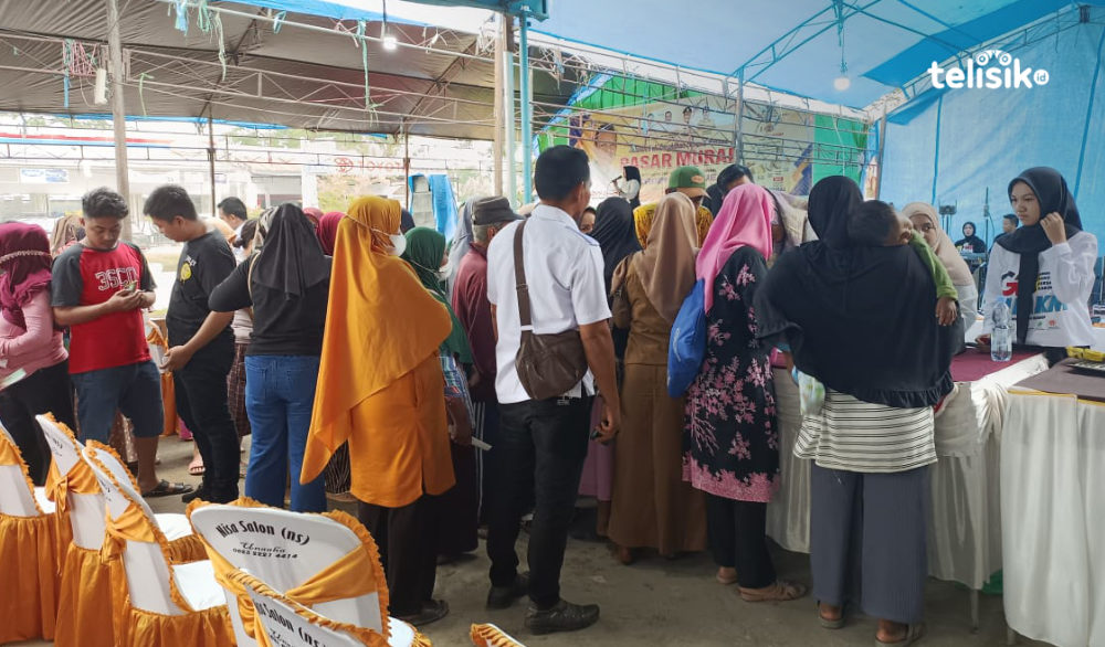 Warga Berbondong-bondong Hadiri Pasar Murah Kadin Konawe