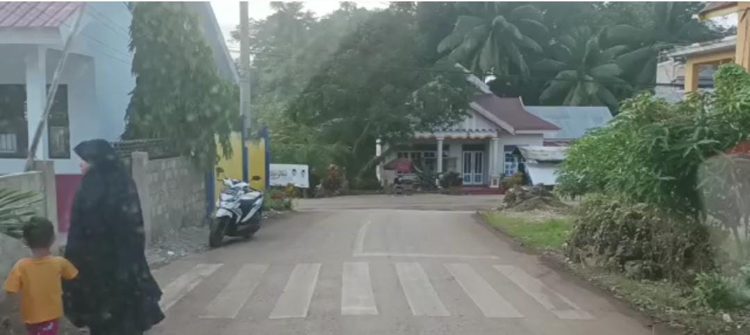 Warga Buton Keluhkan Jalur Pengangkut Aspal yang Bahayakan Murid Sekolah