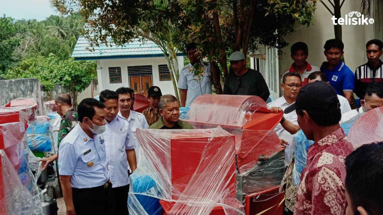 15 Kelompok Tani Buton Utara Keciprat Bantuan Alsintan