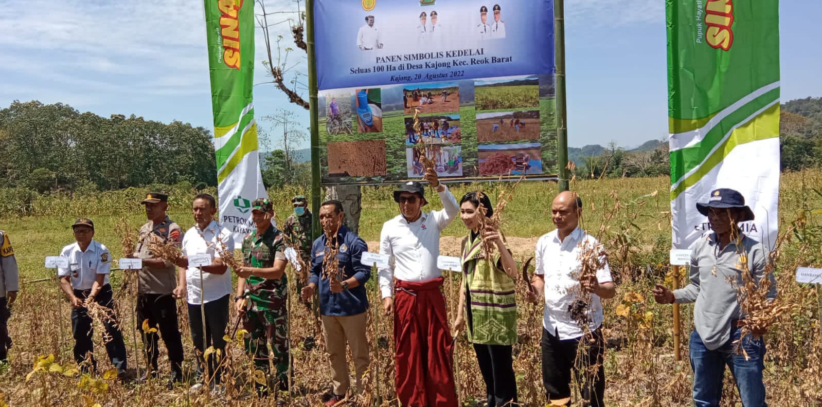 23 Ton Kedelai dari Kajong Reok Barat Dilepas ke Pulau Jawa