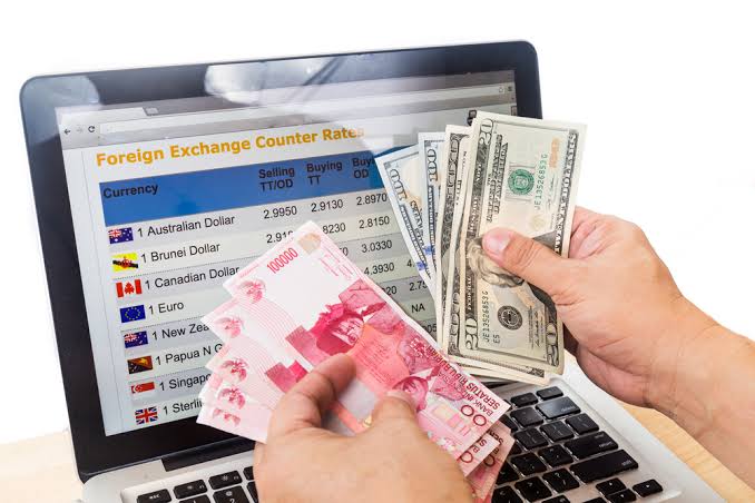 Rencana Kenaikan Harga BBM Tekuk Rupiah ke Rp 14.903