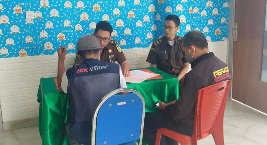 Belum Ditahan Sejak Jadi Tersangka 2021, Kades di Manggarai Baru Diserahkan ke Jaksa