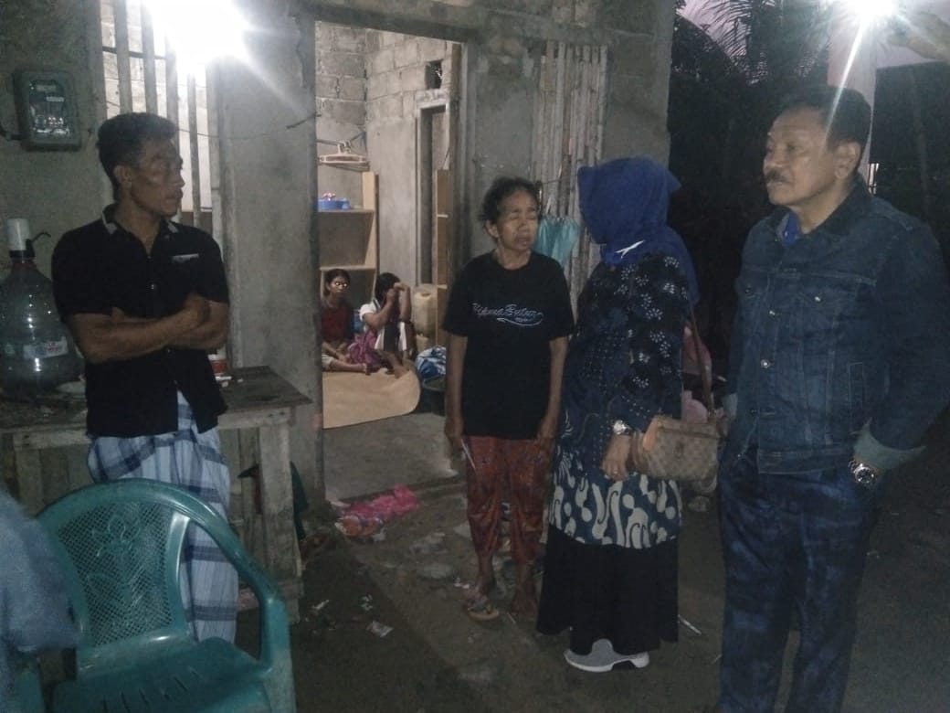 Bupati Buton Utara Sambangi Kediaman Istri Nelayan Hilang di Laut