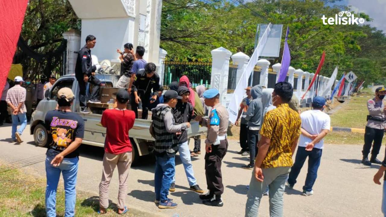 Hari Pertama Burhanuddin Tugas di Bombana Disambut Unjukrasa Soal Jalan