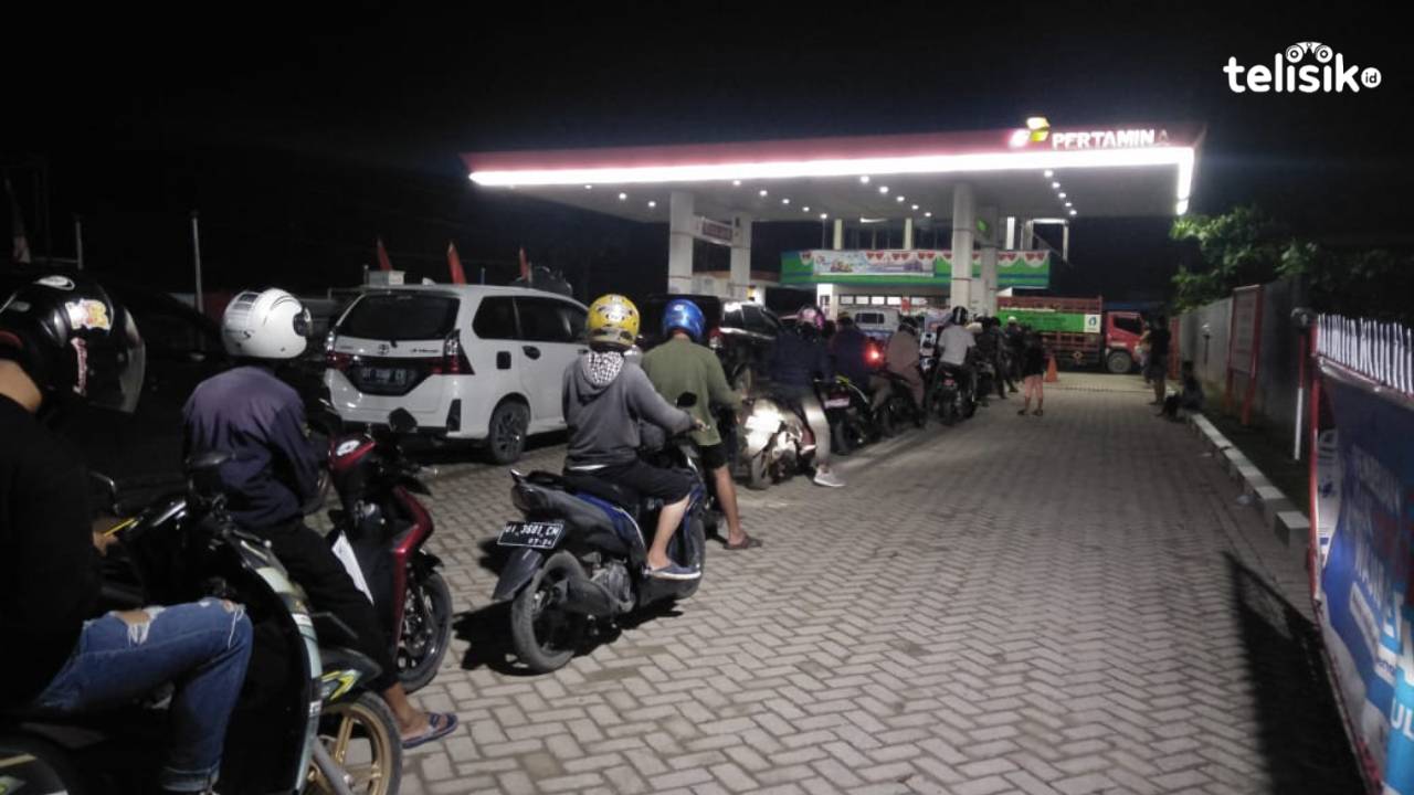 Jelang BBM Naik, Antrian Panjang Terjadi di Sejumlah SPBU Kendari