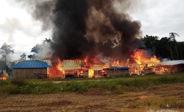 KKB Baku Tembak dengan Aparat, Bakar Rumah Warga Saat Pidato Kenegaraan