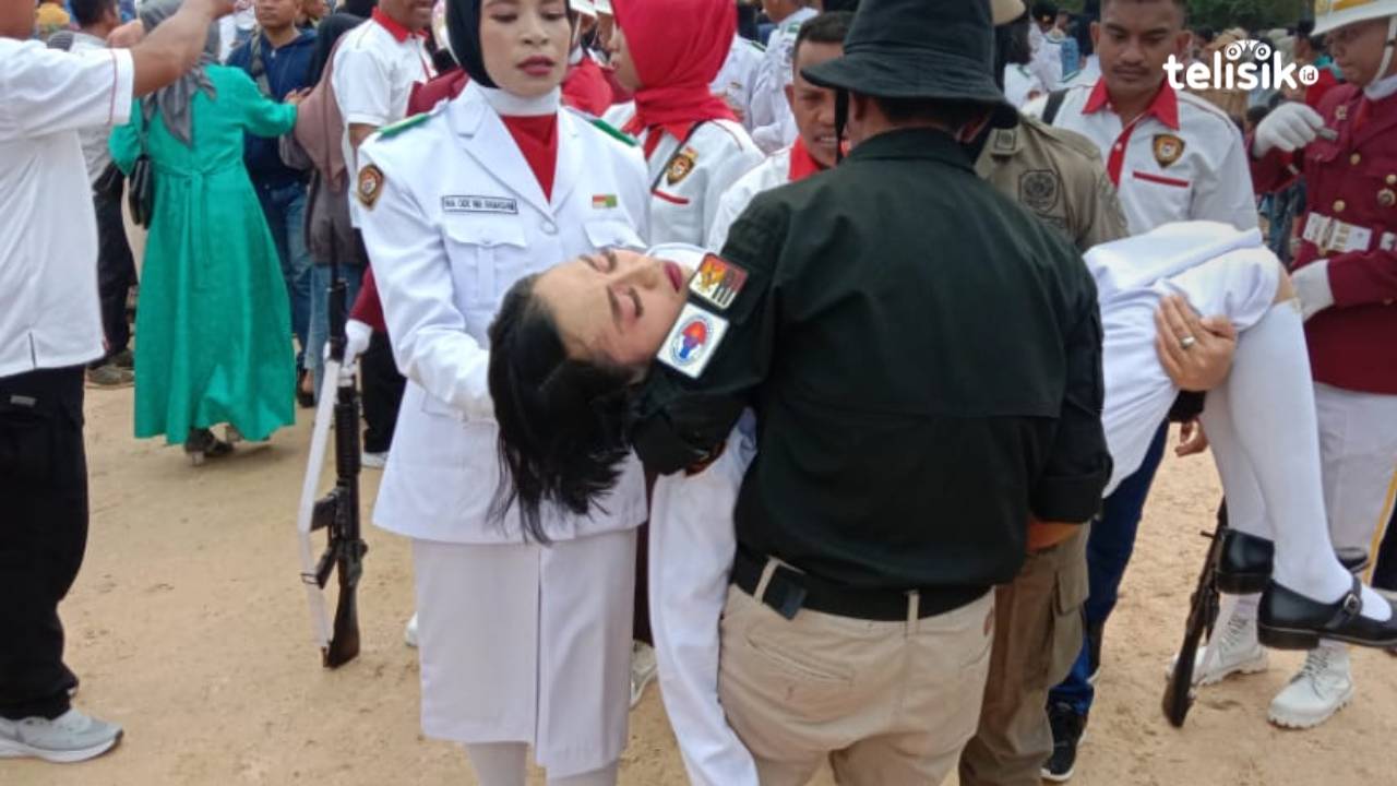 Pembawa Baki Bendera Merah Putih di Muna Barat Pingsan