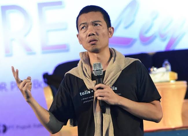 Profil Tere Liye, Penulis Novel yang Penuh Inspirasi