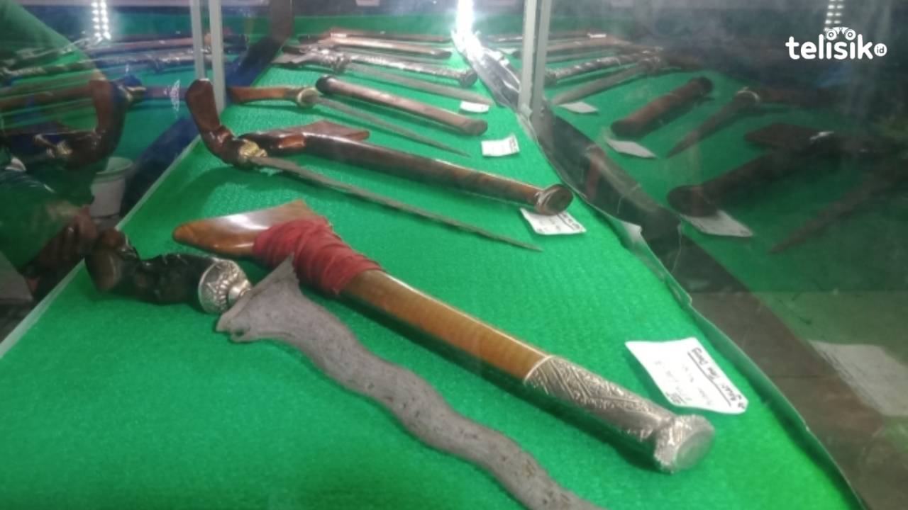 Puluhan Keris Pusaka Dipajang di Pameran Pembangunan Kolaka Utara