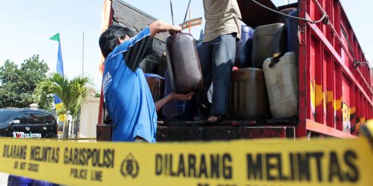 Ramai-Ramai Timbun BBM Sebelum Naik Pakai Kendaraan Modifikasi