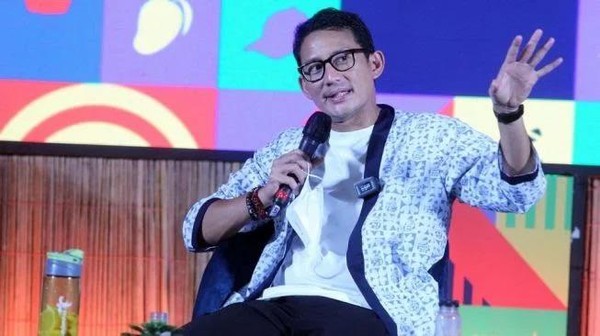 Sandiaga Uno Sebut Harga Tiket Pesawat Kini Turun 15 Persen