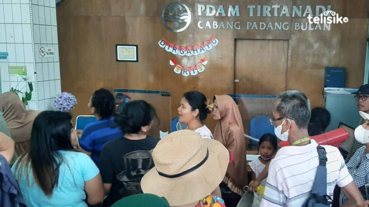 Warga Demo Kantor PDAM Tirtanadi, Ini Sebabnya