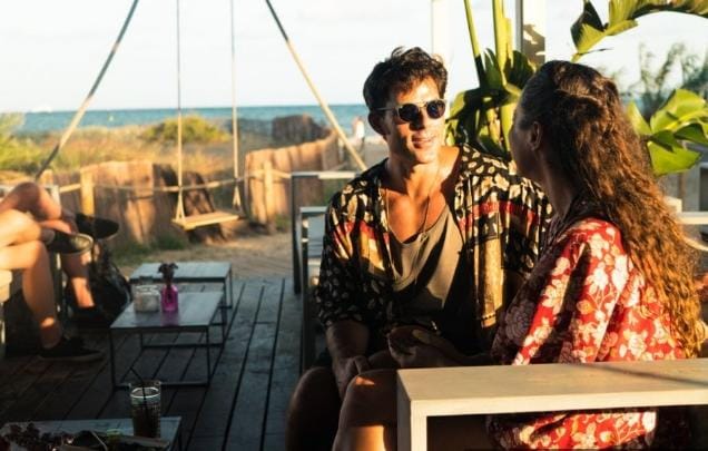 7 Tanda Dia Menganggapmu Hanya Sebatas Teman