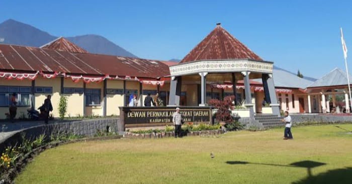 Bela Istri Bupati, Oknum THL di Manggarai Serang Wakil Ketua DPRD