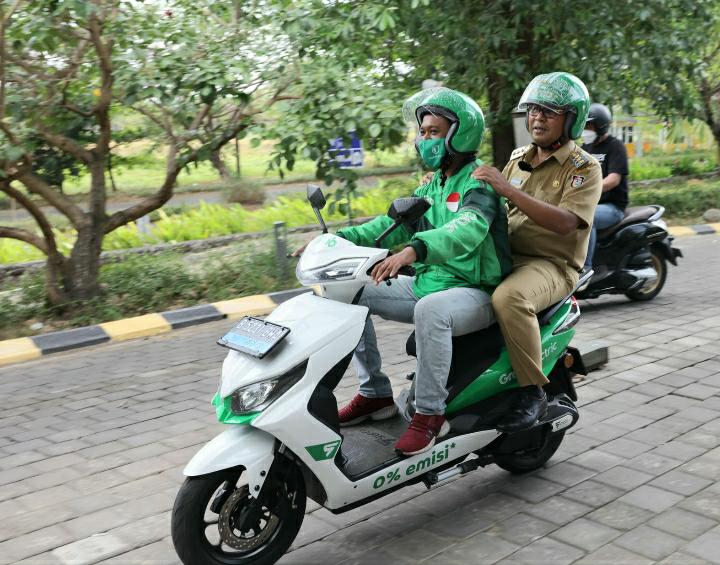 Berlakukan Hari Ojol, Wali Kota Makassar Naik Ojek Online ke Kantor