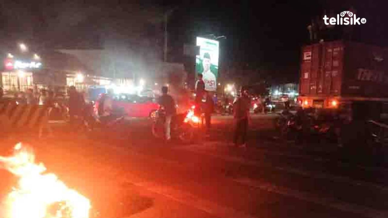 Demo Kenaikan BBM, Mahasiswa Sandera Truk Kontainer