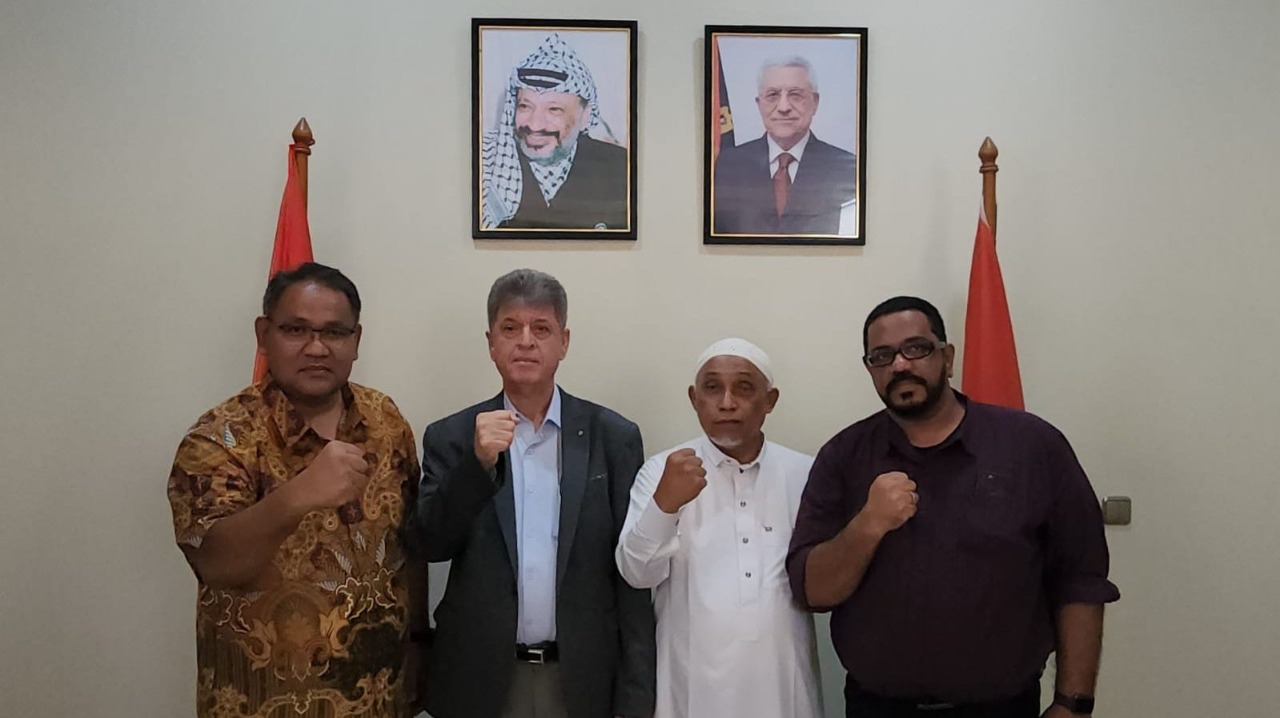 Fasilitasi Penyerahan Ambulans untuk Palestina, Teguh Santosa: Solusi Dua Negara Paling Pas