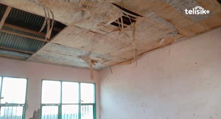 Sekolah Akreditasi A Dekat Kantor Diknas Over Kapasitas, Ruang Belajar Hampir Ambruk