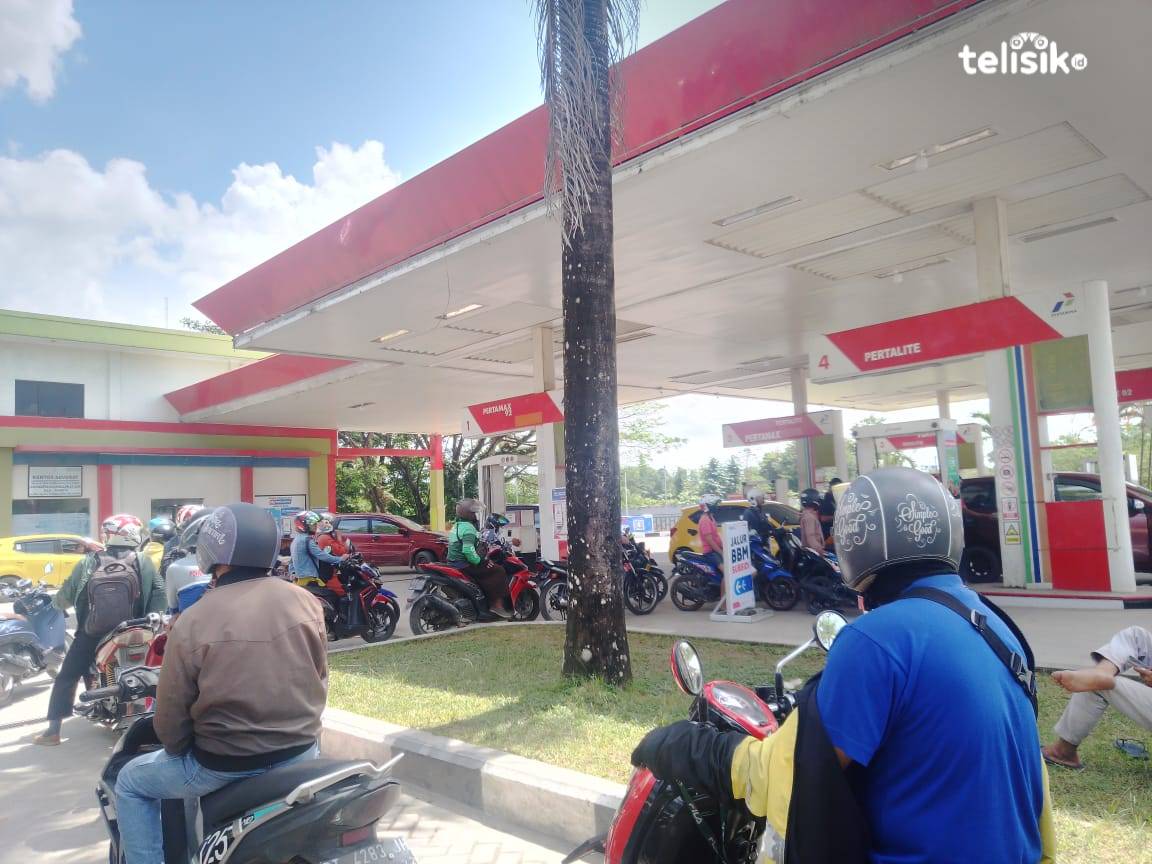 Meski Harga BBM Naik, Antrian di SPBU Tetap Mengular