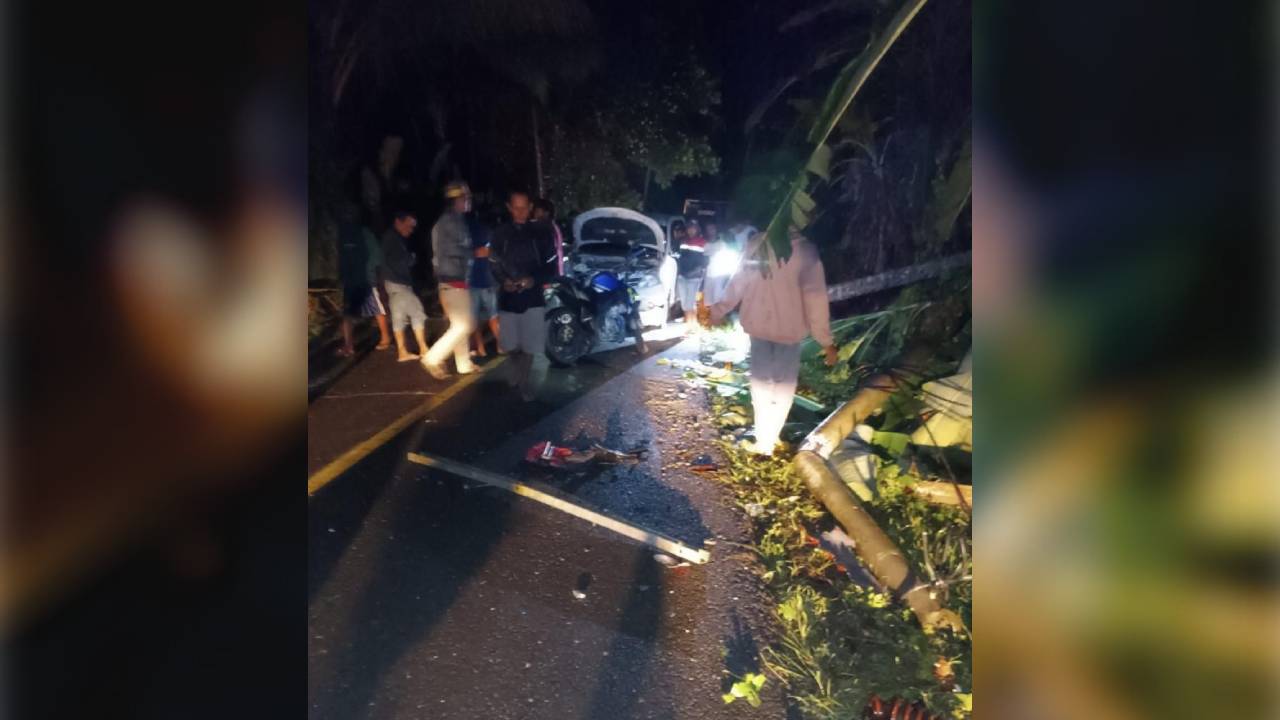 Minibus jadi Korban Tiang Listrik Tumbang di Bombana