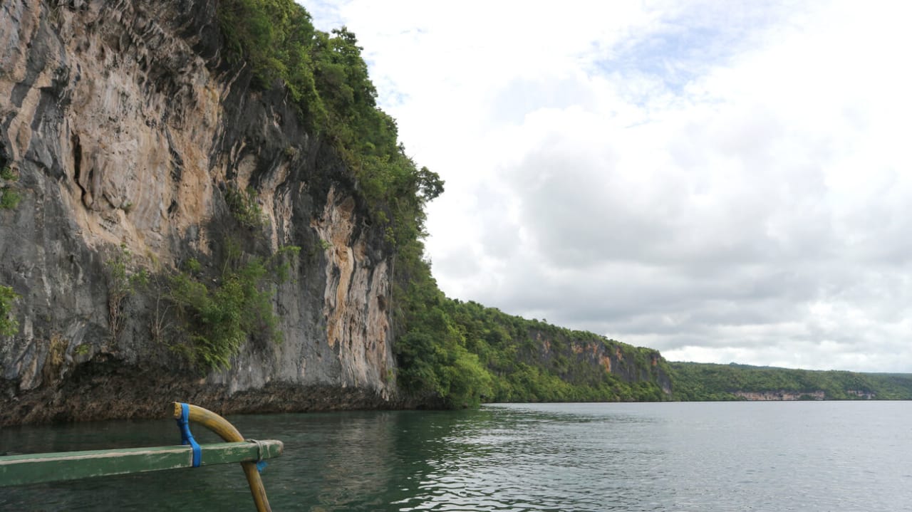 Pesona Gua Loba-Loba Buton Tengah  yang Berada di Bawah Laut