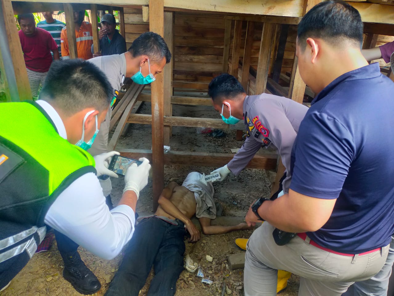 Pria Ini Ditemukan Tewas di Bangsal Kayu Kosong
