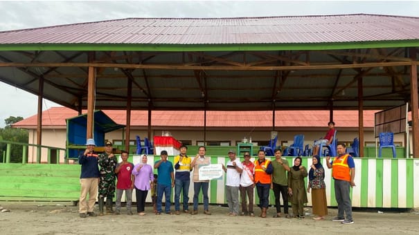 PT Antam Konawe Utara Bangun Tribun Desa Tapunopaka