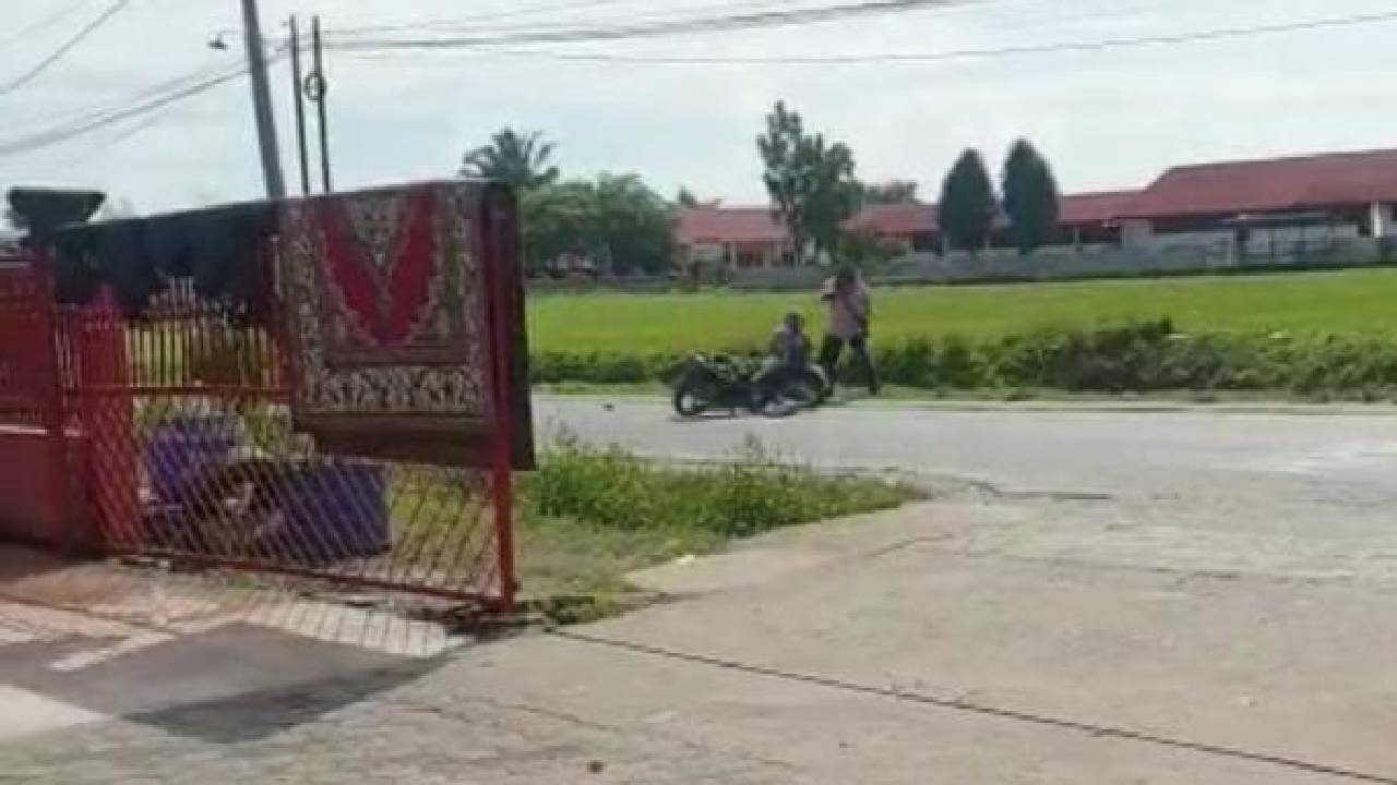 Suami Bacok Mantan Istri, Viral di Media Sosial
