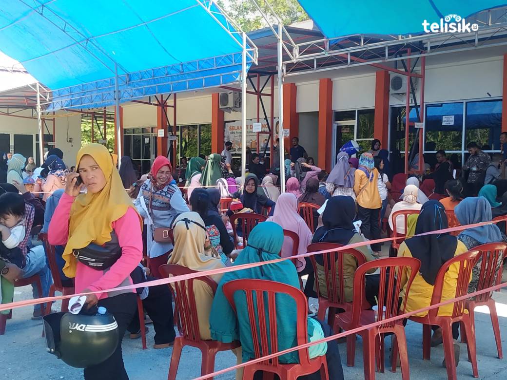 Terima BLT Sebagai Kompensasi BBM, Warga: Tidak Sepadan