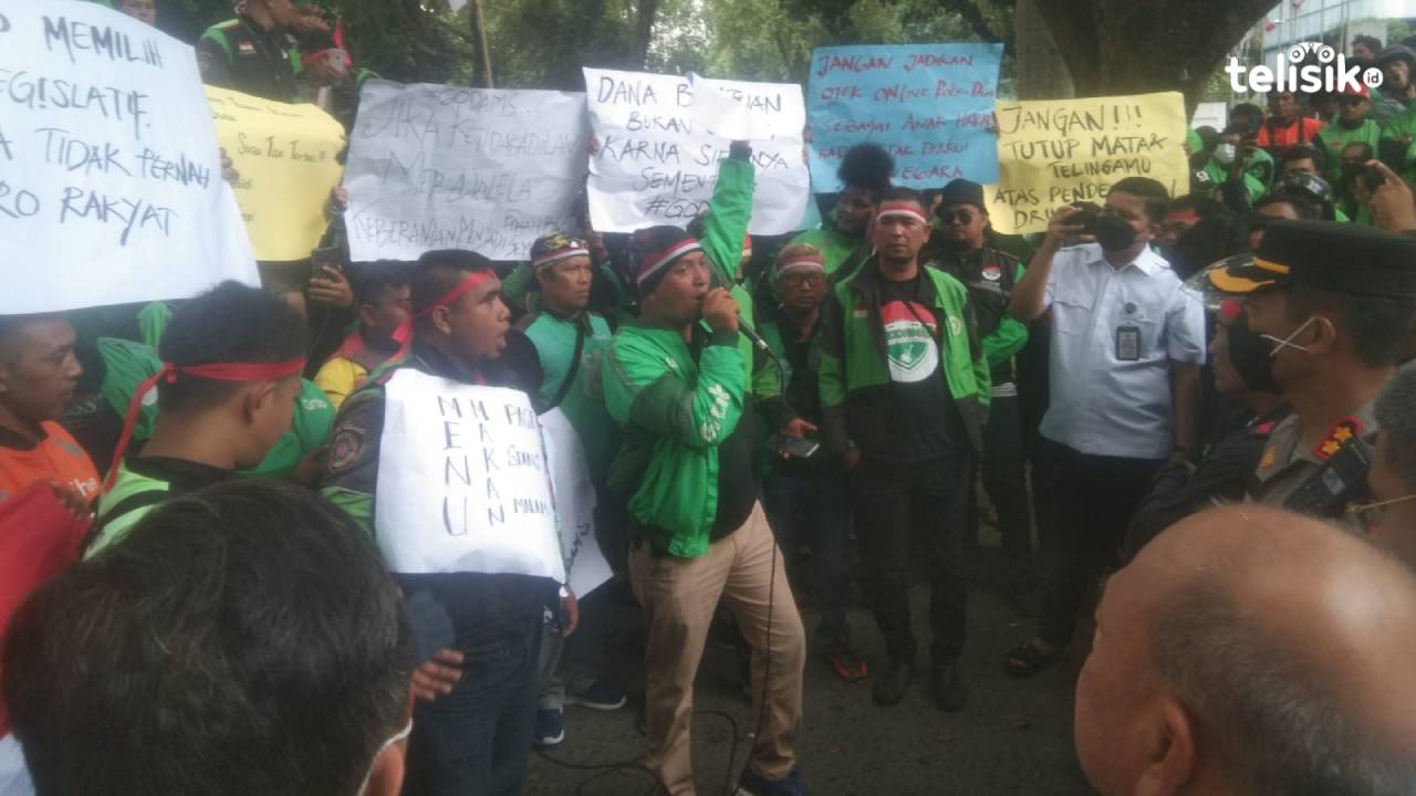 Tolak Kenaikan BBM, Ratusan Ojol Demo Kantor Gubernur Sumatera Utara