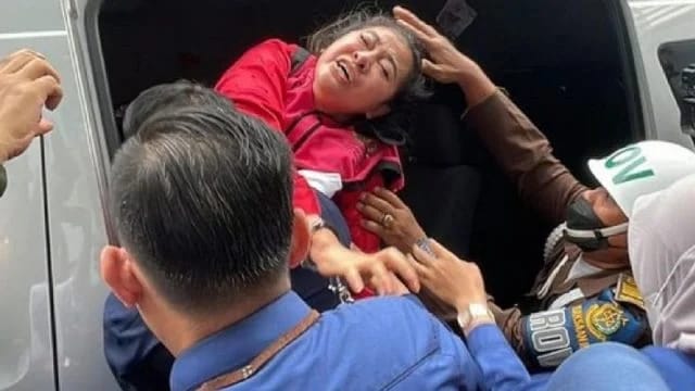 Wanita Emas Meronta-ronta saat Digelandang ke Rutan, Korupsinya Rugikan Rp 2,5 Triliun