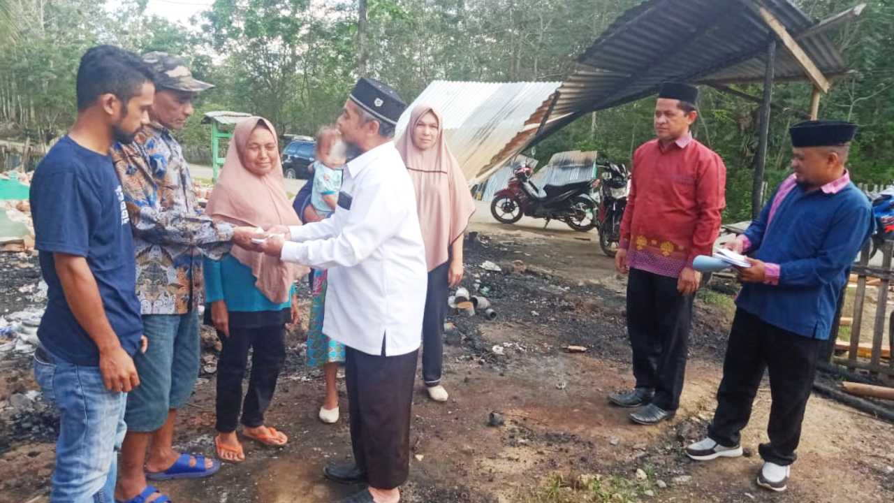 4 Rumah Korban Kebakaran Muna Barat Keciprat Bantuan