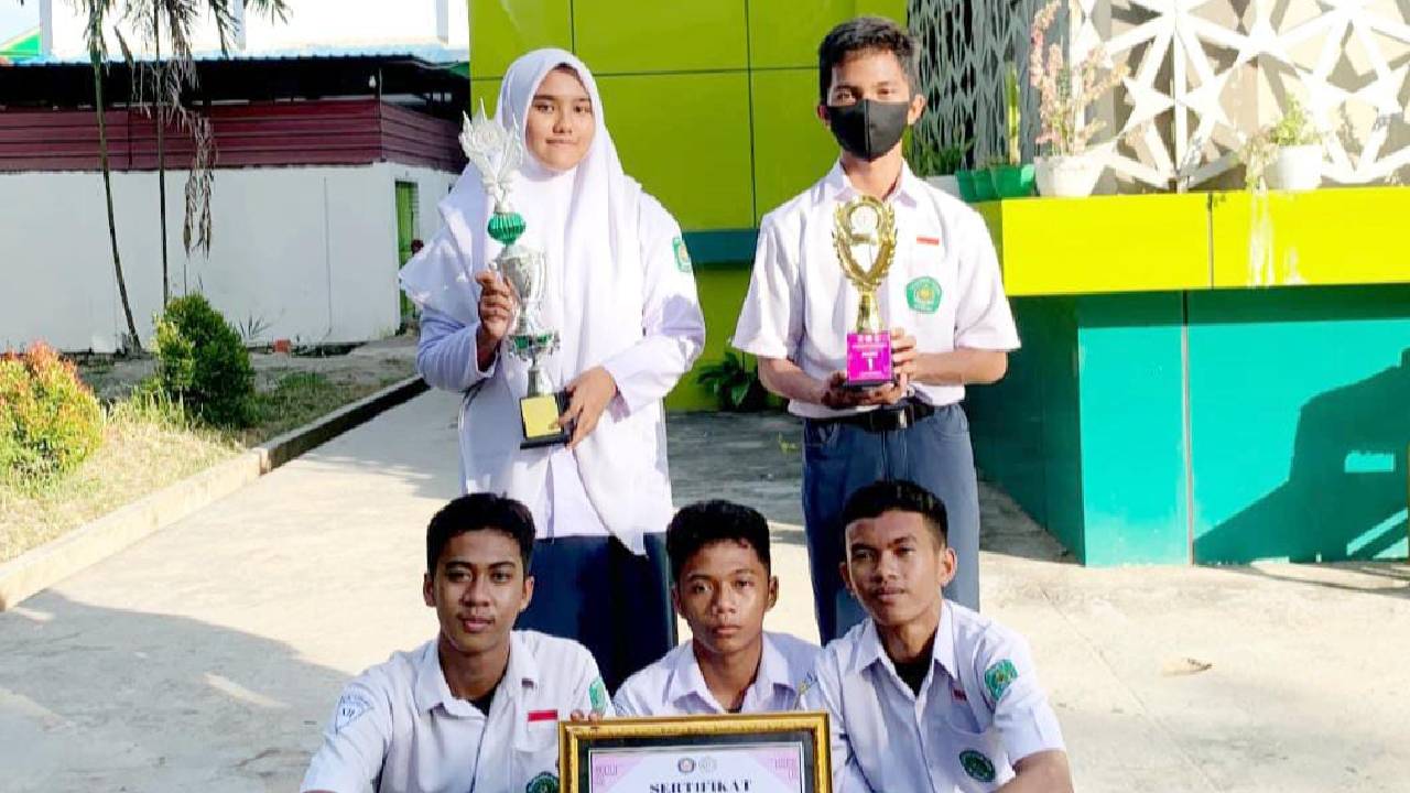 5 Siswa MAN 1 Kendari Raih Juara 1 di Psychology Competition