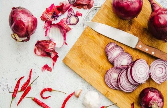 5 Tips Sederhana Potong Bawang Agar Tak Menangis