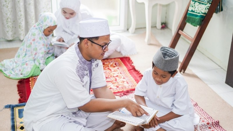 Begini Cara Mendidik Anak Laki-Laki Menurut Islam