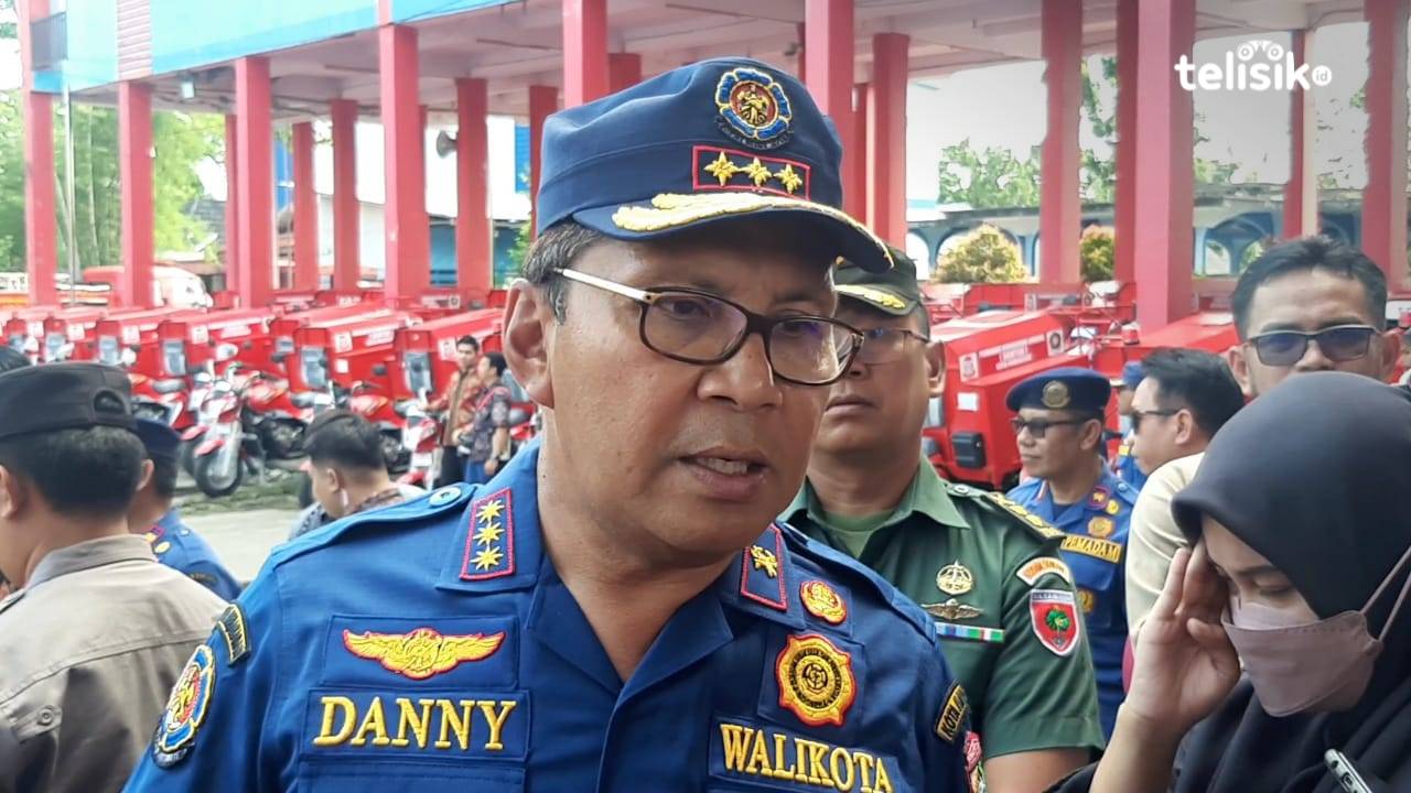 Bentuk Polisi Sampah, Danny Pomnto Tuai Kritikan