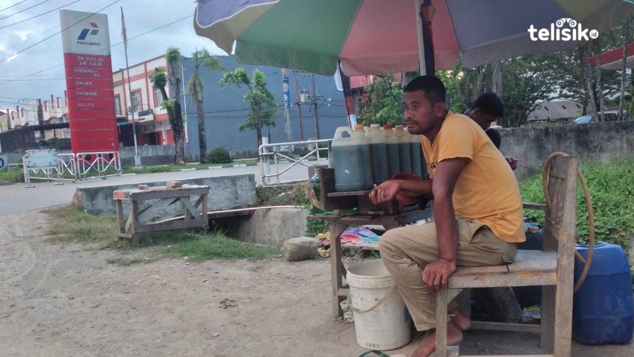 Dagangkan Bensin Eceran di Depan SPBU, Ozu: Rezeki Sudah Diatur