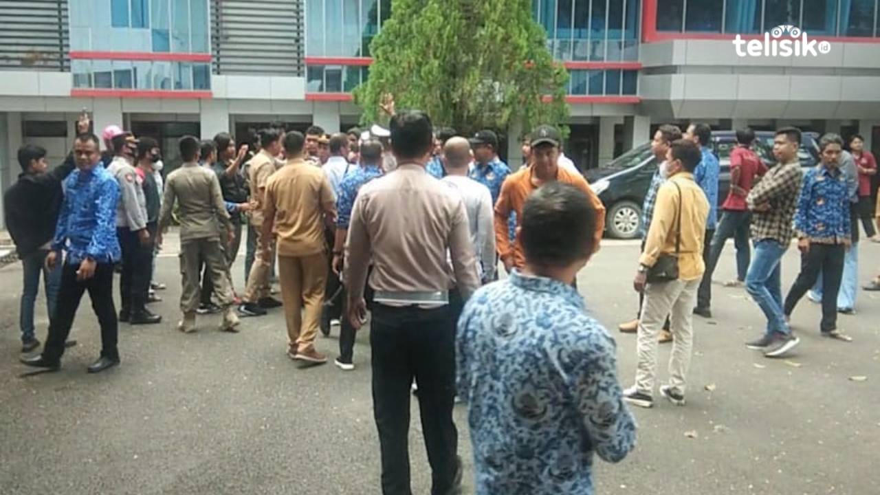Demonstrasi Tolak Perpanjangan Izin PT VALE di DPRD Sulawesi Tenggara Ricuh