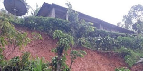 Intensitas Hujan Tinggi, Badan Jalan Nasional Trans Flores Longsor