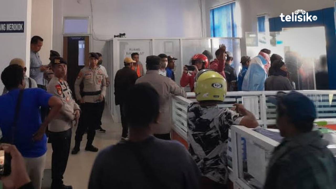 Kesal Tak Ditemui, Buruh Pelabuhan Terobos Masuk Kantor KSOP Kendari