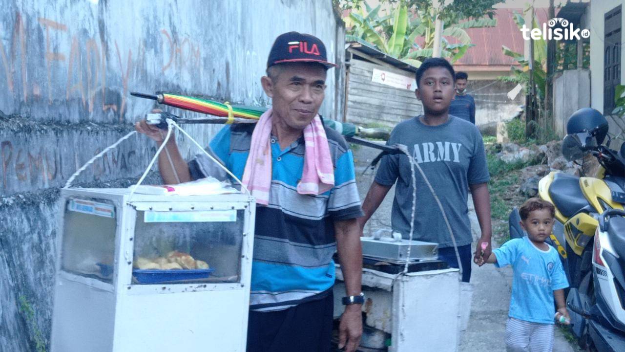 Kisah Penjual Buroncong Mampu Kuliahkan Anak hingga Jenjang S2