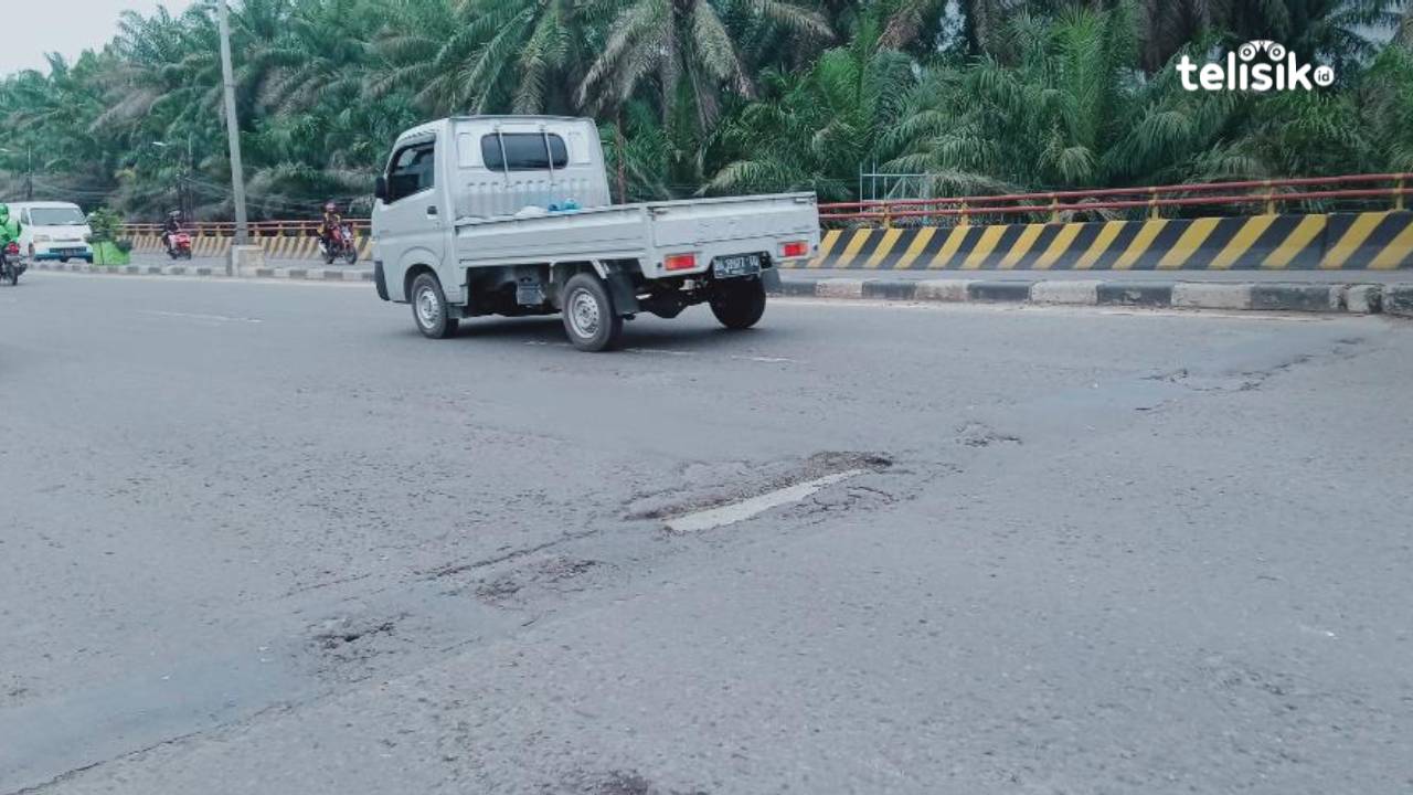 Kondisi Jalan Layang di Amplas Kota Medan Memprihatinkan