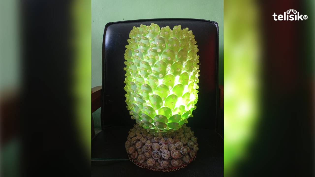 Kreativitas Siswa Tuna Rungu SLB Negeri 1 Kendari, Membuat Lampu Hias yang Indah