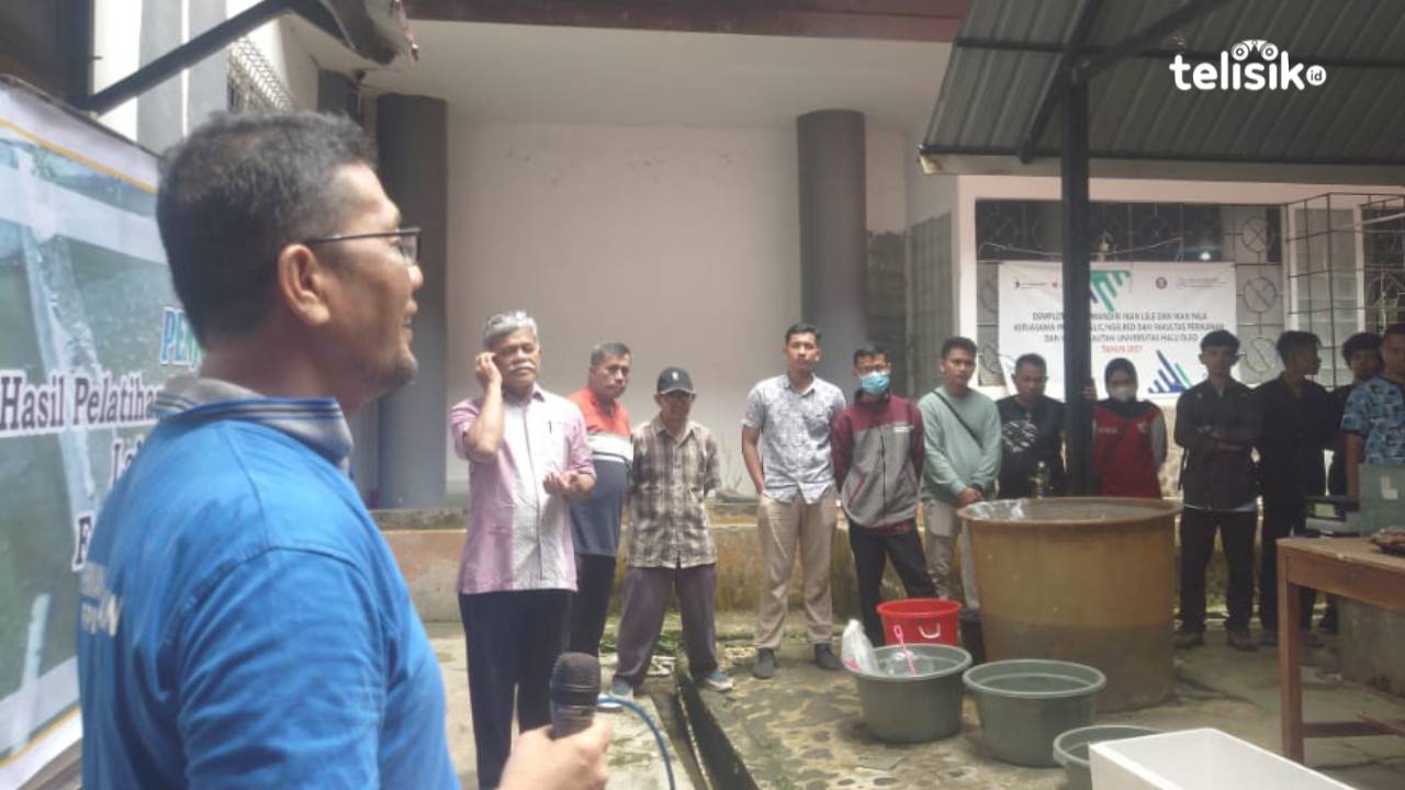 Mahasiswa FPIK UHO Panen dan Jual Benih Ikan Hasil Pembenihan Sendiri