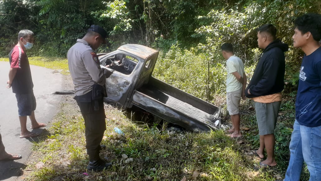 Pikap Bermuatan Alat Rumah Tangga Terbakar di Poros Kolaka-Kolaka Timur